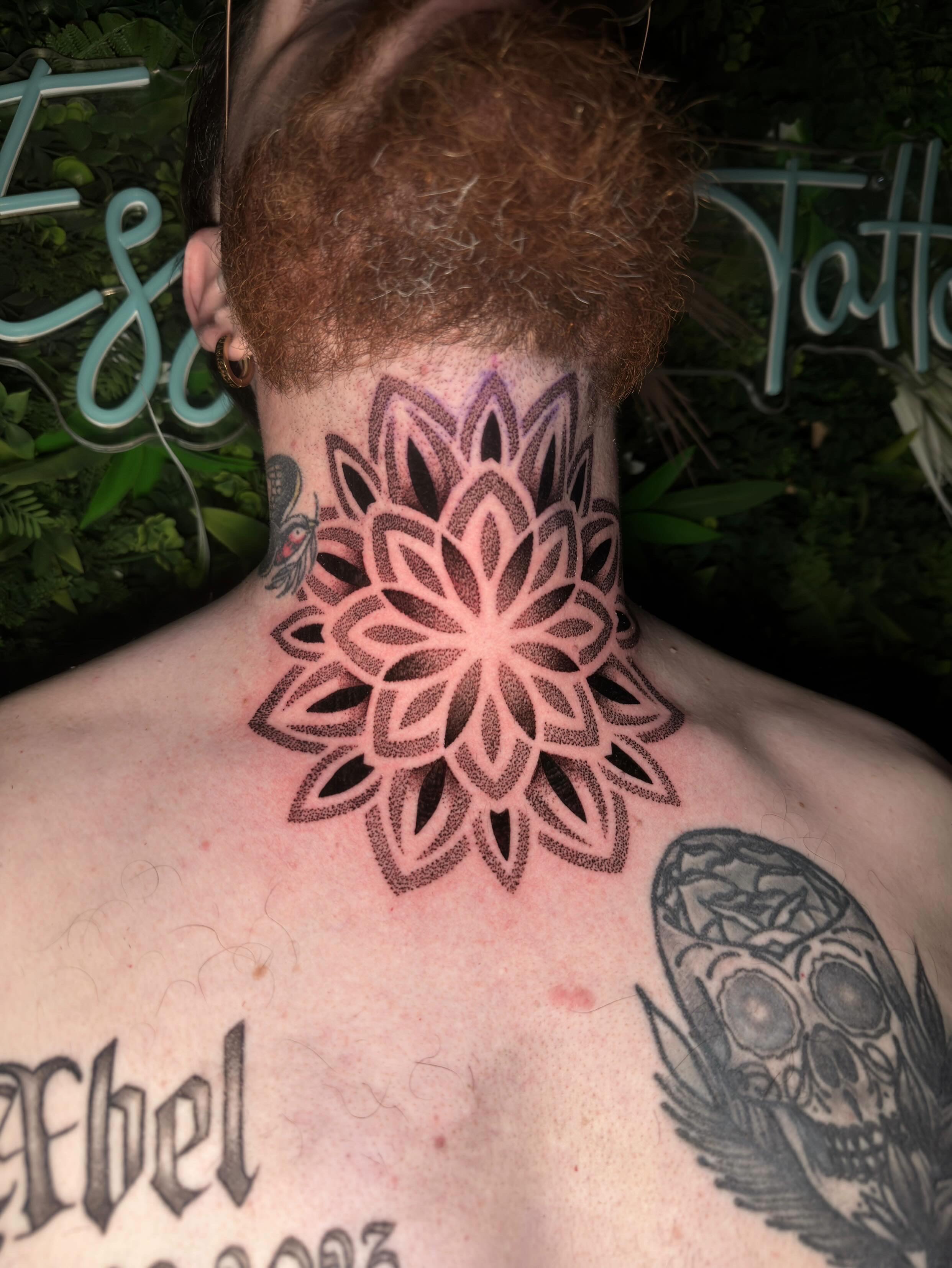 Composition géométrique tatouée par Fred Tattoo